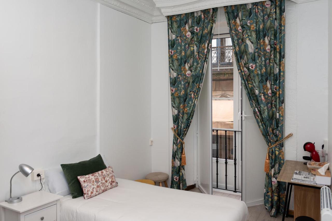 Hostal Santa Cruz Santiago de Compostela Ngoại thất bức ảnh